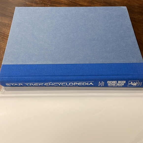 The Star Trek Encyclopedia - Picture 9 of 16